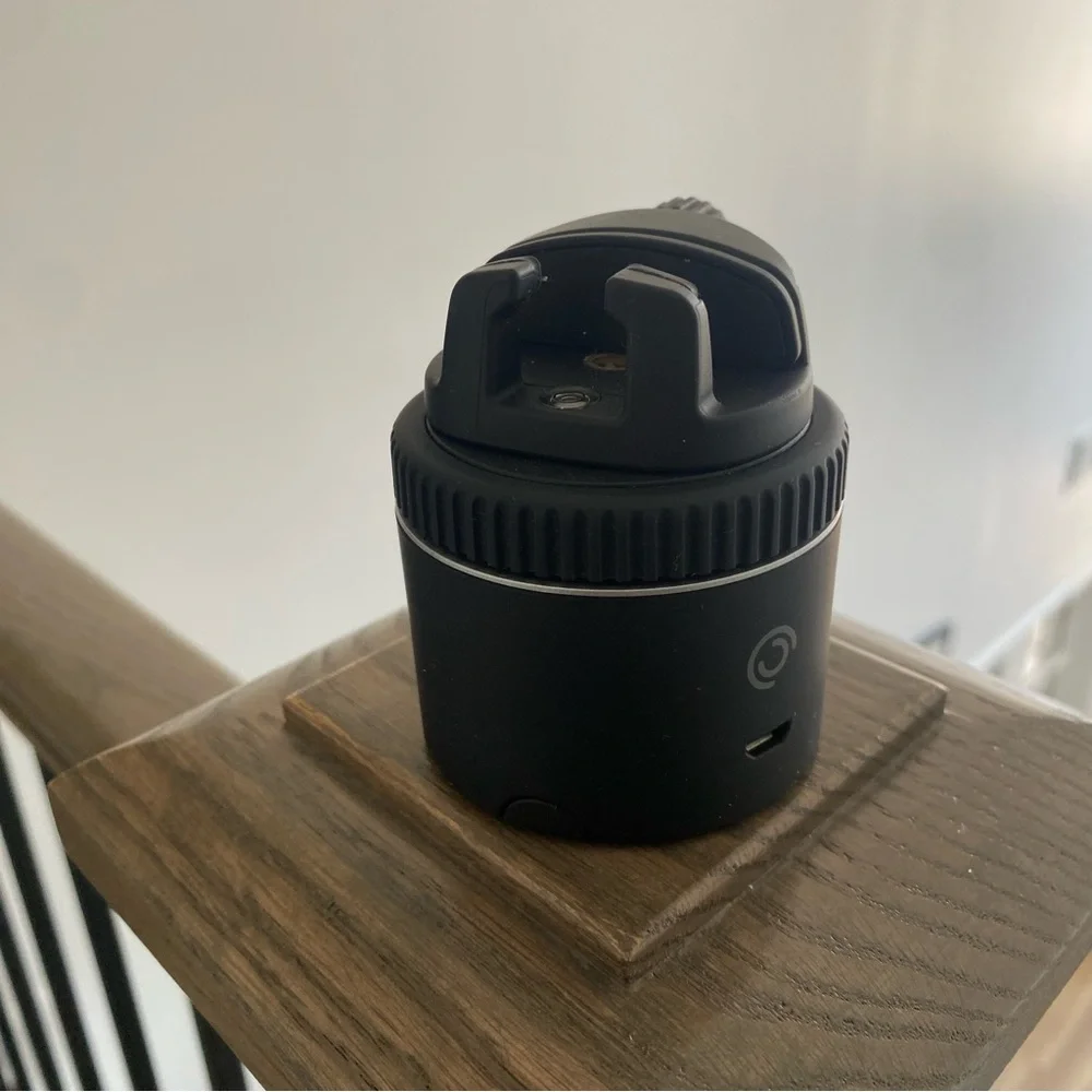 Pivo Black and Red Smart Pod with Remote